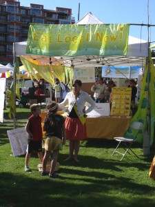 2009Eat_Local_Now_Booth_vag
